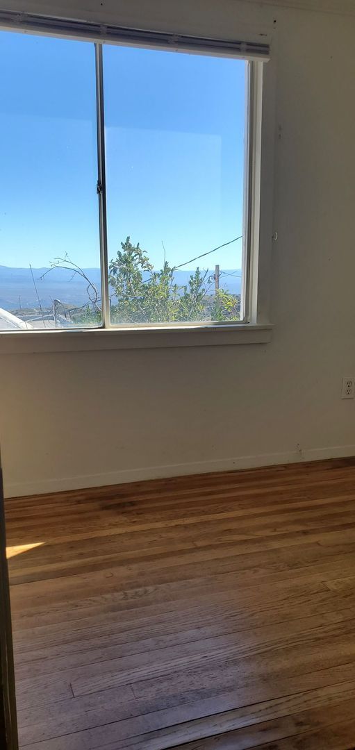 Building Photo - AVAILABLE NOW!! 2 Bedroom with Office space in Jerome contact Property Pros