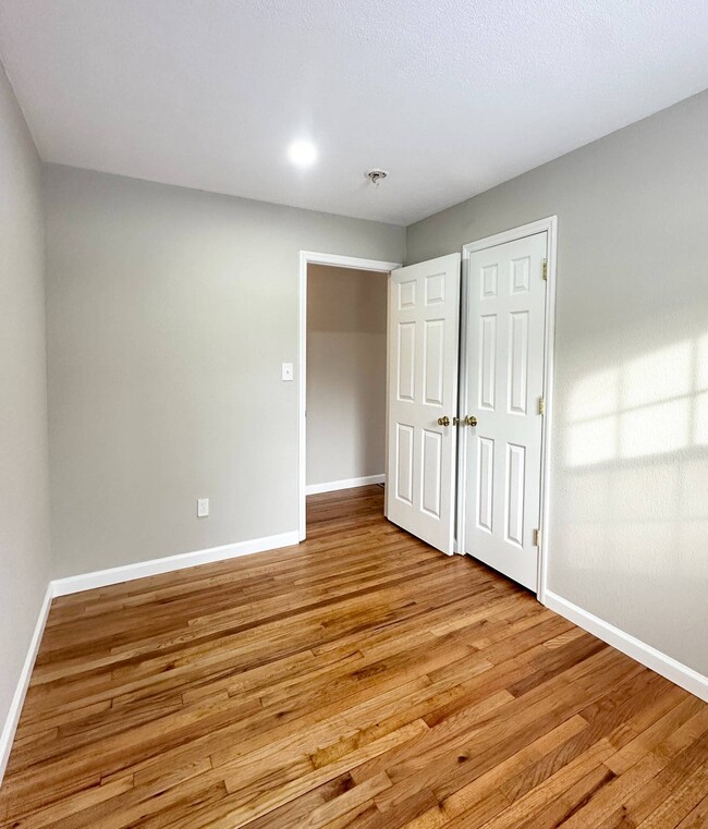 Building Photo - 76 Trottingham Ct