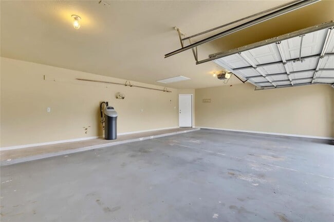 Building Photo - 2721 Butler National Dr