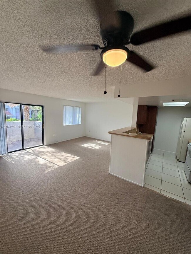 Building Photo - 3228 Coral Lake Dr