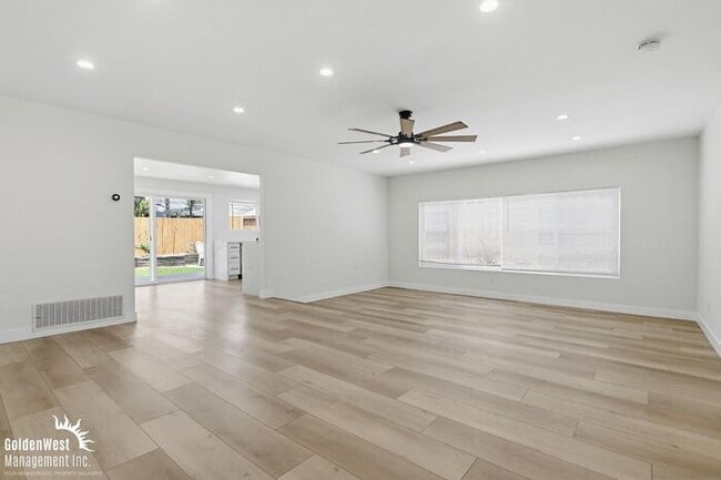 Building Photo - Captivating 3Bdm 2Ba Home in the Carlton Oaks/West Hills area of Santee!