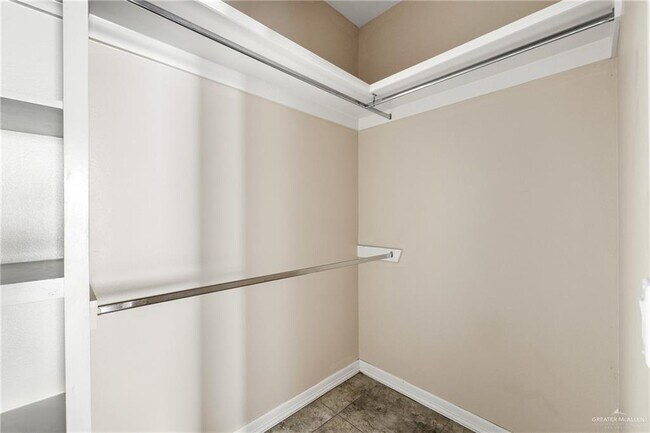 Building Photo - 18 W Garfield Ave