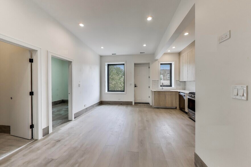 Building Photo - 2023 N Drake Ave