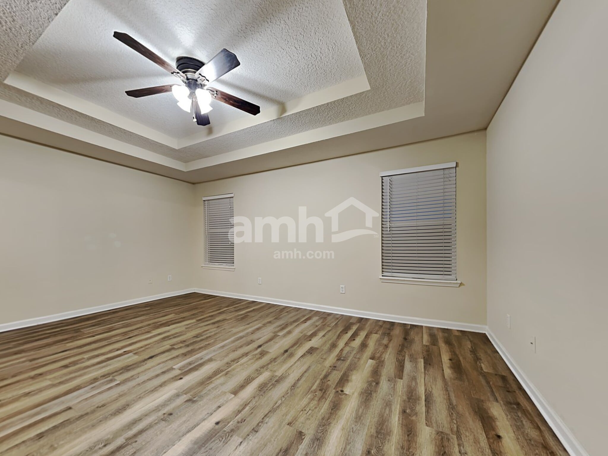 Building Photo - 2884 Alaskan Way