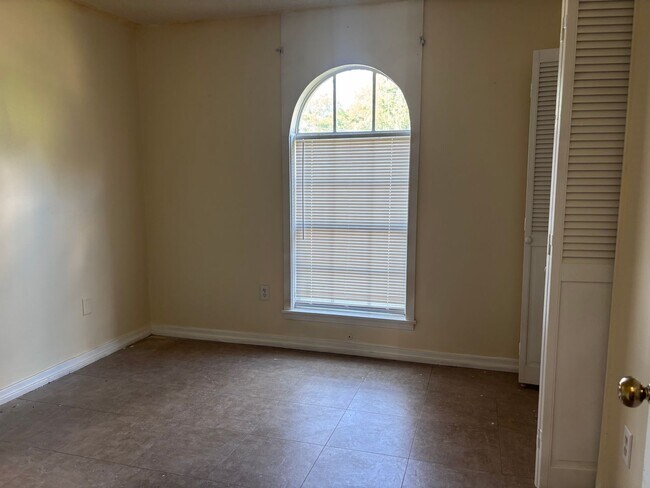 Building Photo - 1203 Greenbriar St