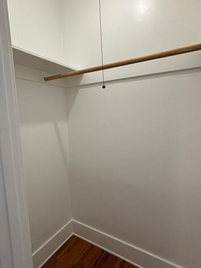 Building Photo - Beautiful 2 Bedroom 1 Bath available now in Long Beach