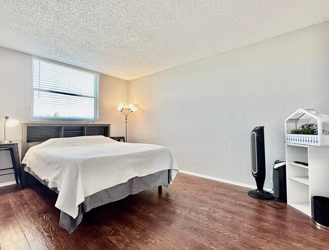 Building Photo - 5301 NW 2nd Ave