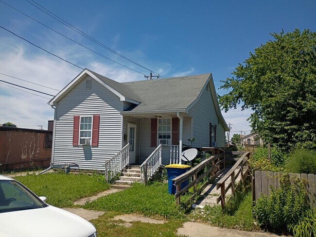 Building Photo - 2 Bed House w/ Ramp Access and Fenced in Back Yard + Walk In Shower
