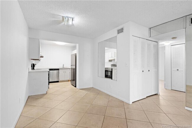 Building Photo - 2118 SE Edler Dr
