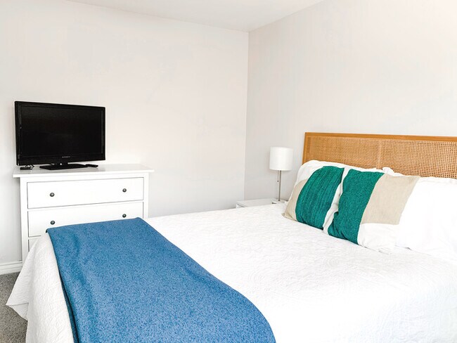 Building Photo - 3080 Lincoln St