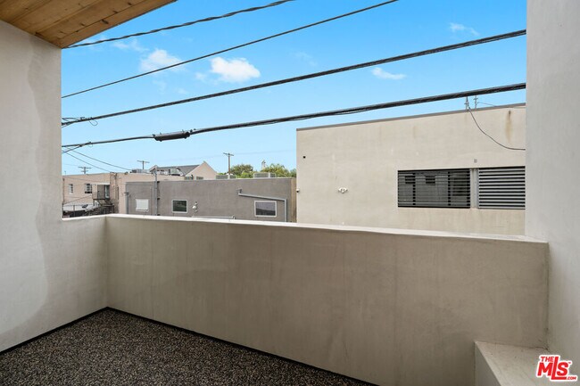 Building Photo - 835 N McCadden Pl