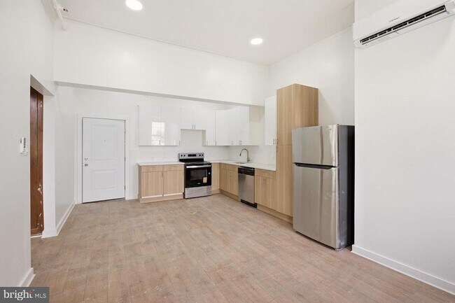 Building Photo - 6012 Ridge Ave