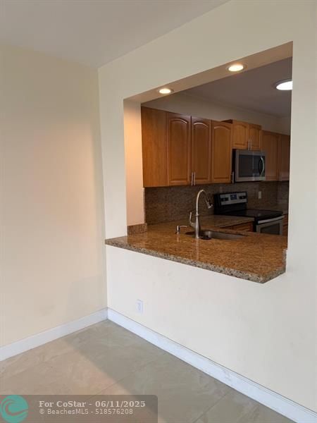 Building Photo - 9420 Poinciana Pl