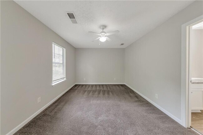 Building Photo - 1008 Huntington Trce SE