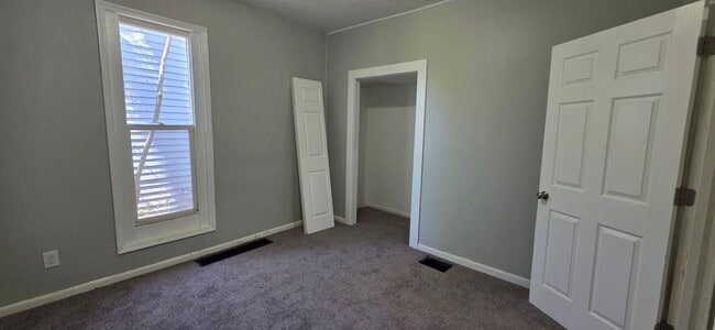 Building Photo - 1631 W 7th St