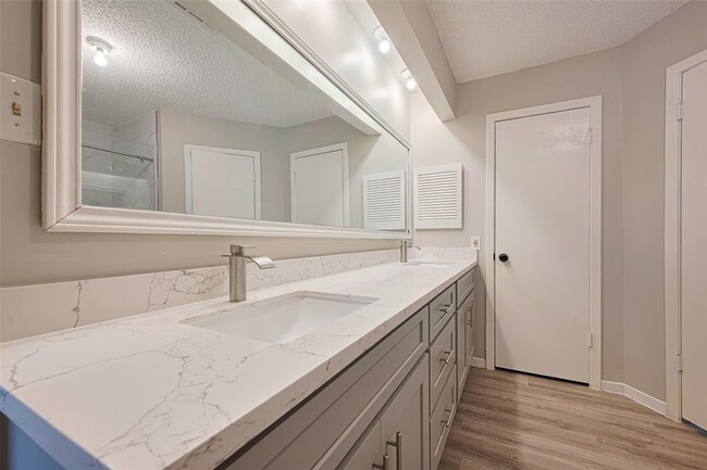 Building Photo - 6822 Stonewater