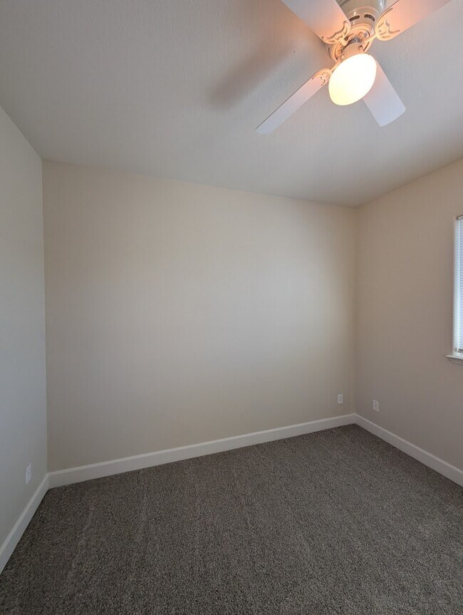 Building Photo - 208 Yellow Rose Cir