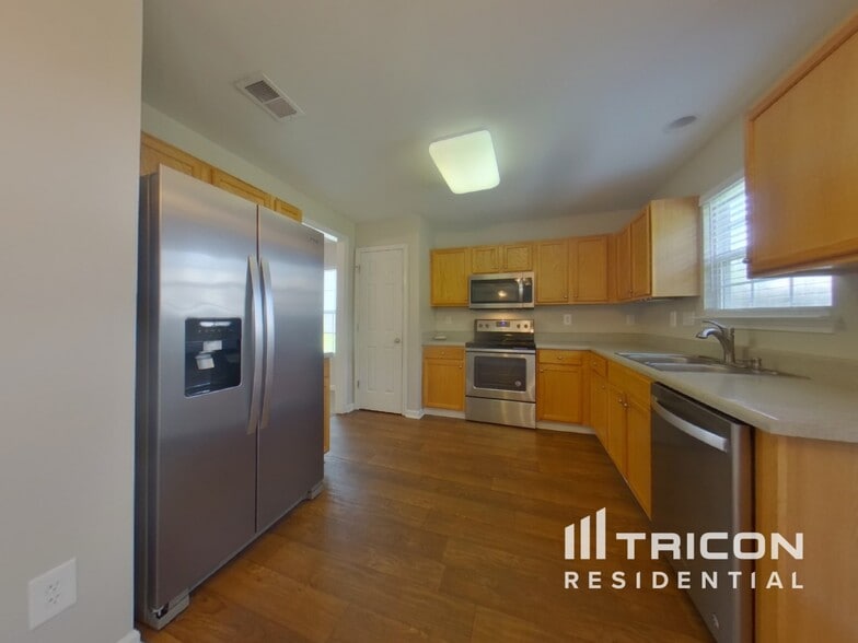 Building Photo - 7838 Montbrook Dr