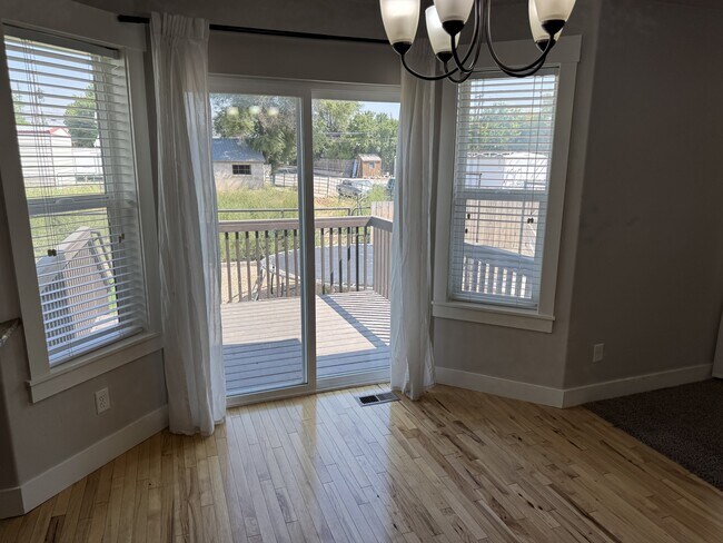 Building Photo - 890 W 110 S