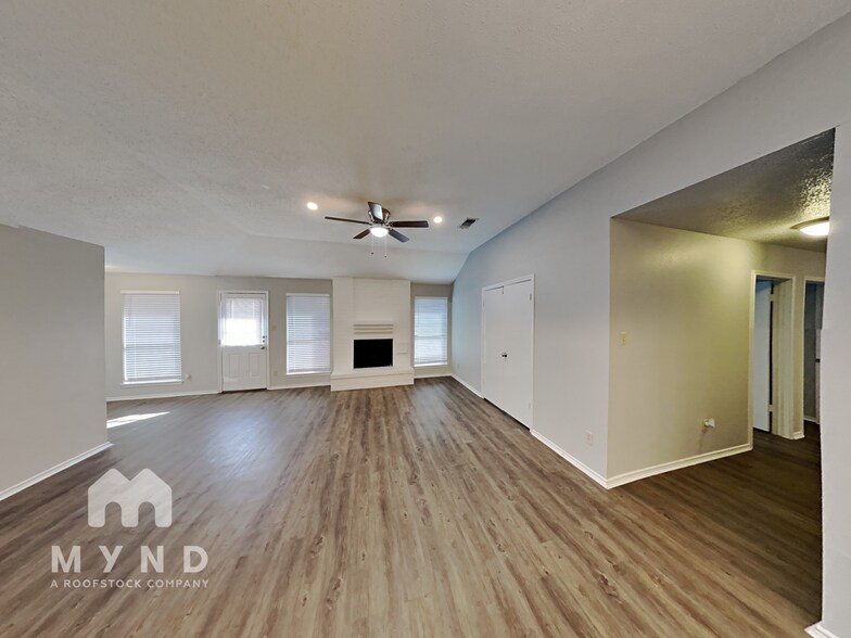 Building Photo - 4903 Pecan Estates