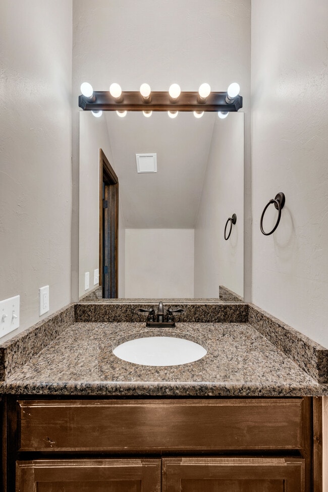 Building Photo - 14 NE 7th St