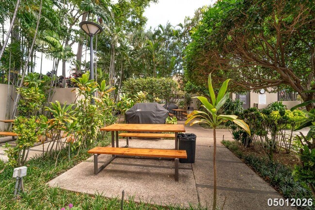 Building Photo - Luxury 1-Bedroom Condo with Stunning Mountain Views