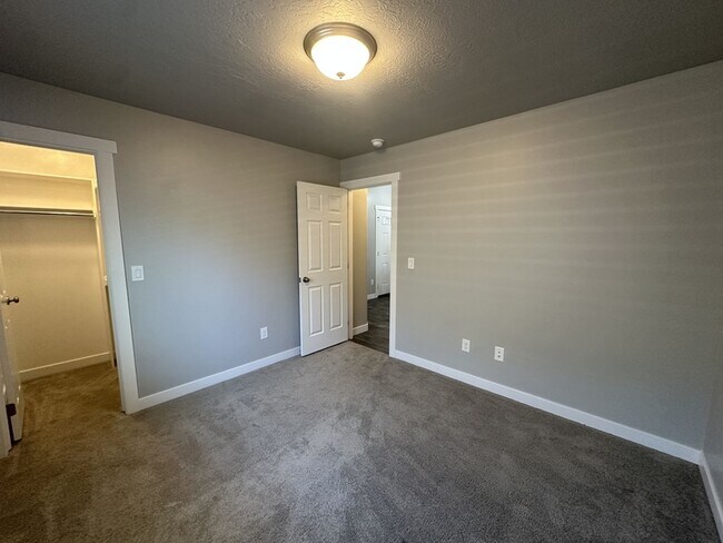 Building Photo - 3321 W 1690 N