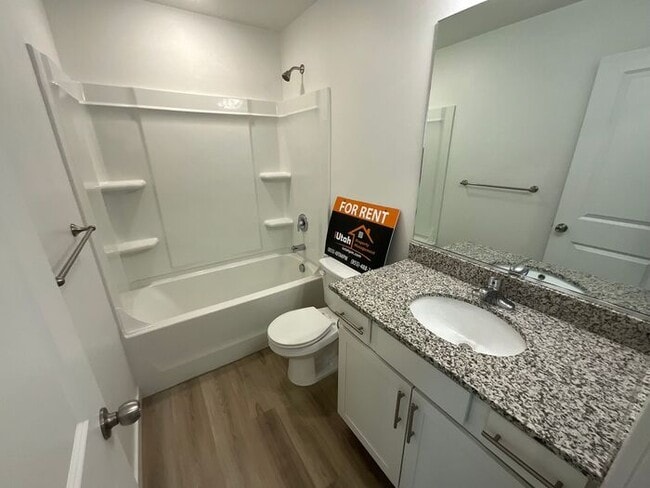 Building Photo - 4 Bedroom 3 Bath 2200 Sq ft Home 2 Car Garage.