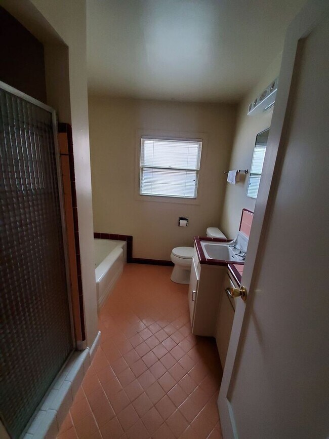 Building Photo - 1241 Perkins Way