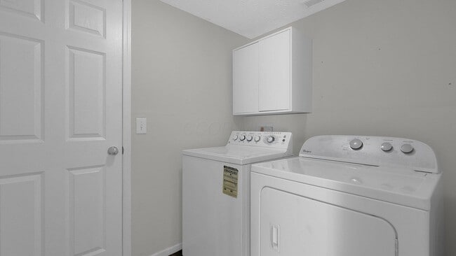 Building Photo - 133 Feathertip Ln