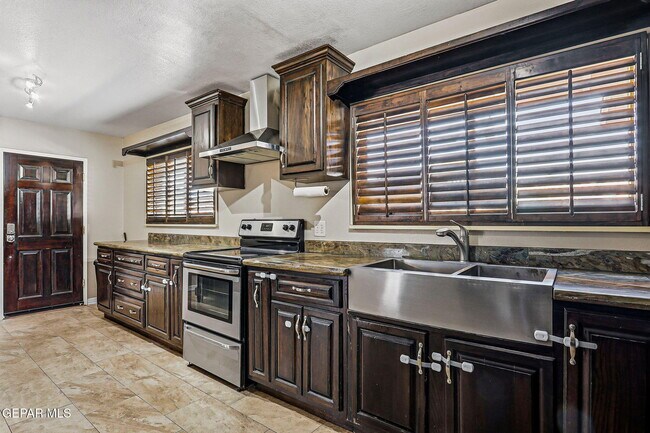 Building Photo - 4312 Wallington Dr