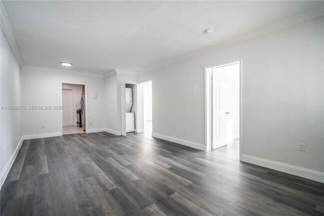 Building Photo - 7925 Hawthorne Ave