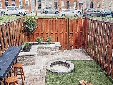 Building Photo - 1831 Light St