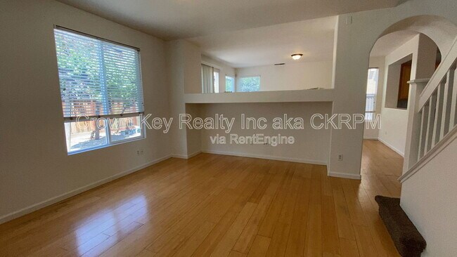 Building Photo - 435 Centre Ct Dr