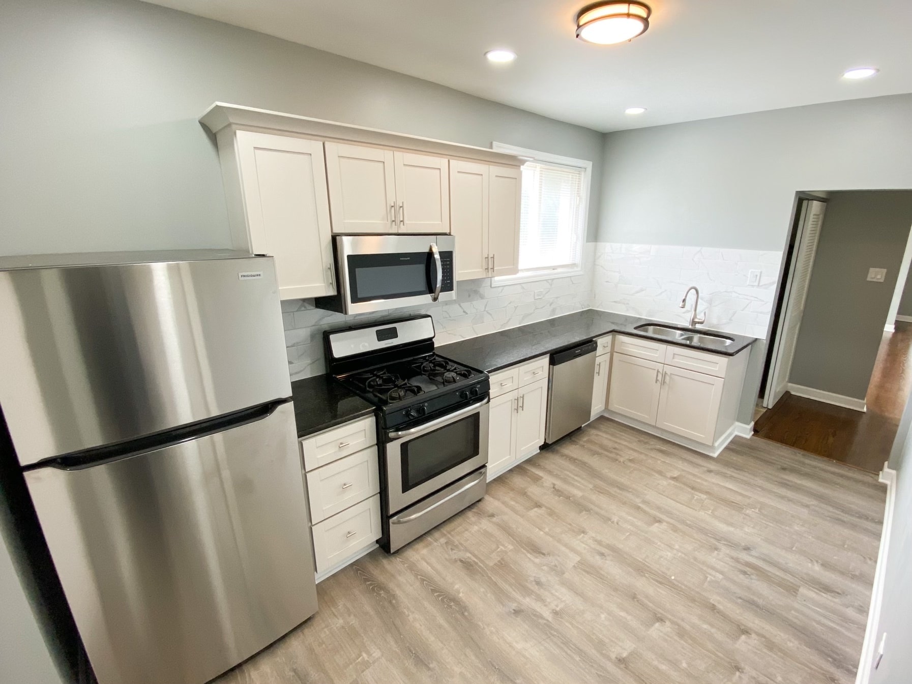 Kitchen - 7815 S Kingston Ave