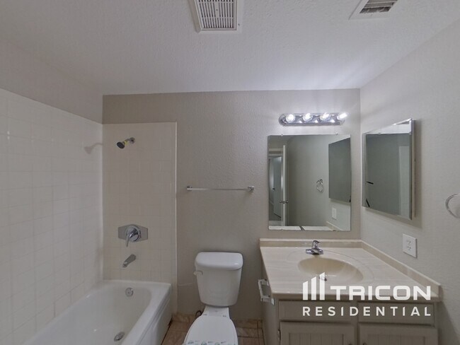 Building Photo - 1618 W Palomino Dr
