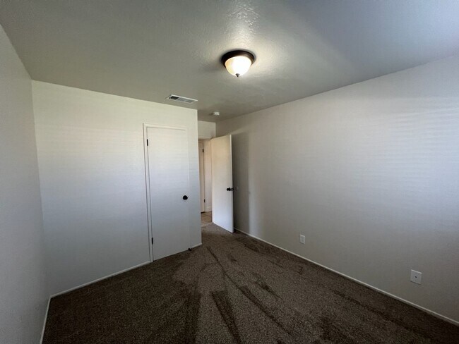 Building Photo - 1536 Sheldon Dr