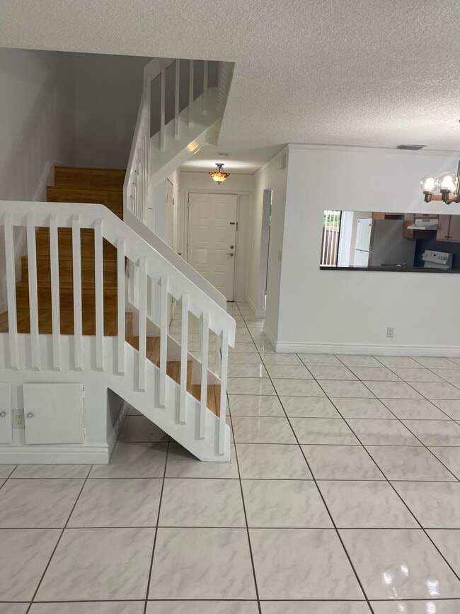 Building Photo - 3961 Cocoplum Cir