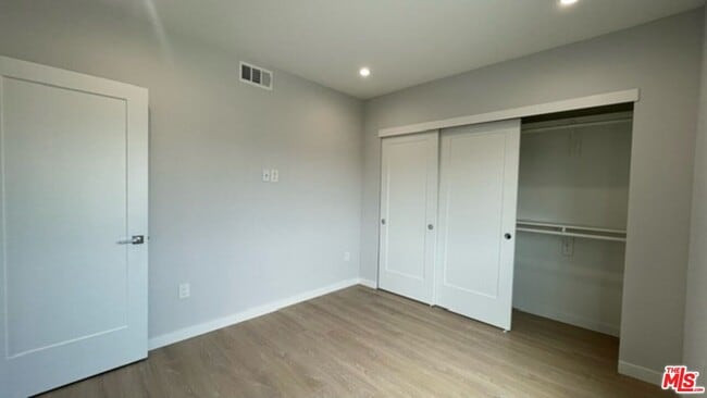 Building Photo - 5226 Satsuma Ave