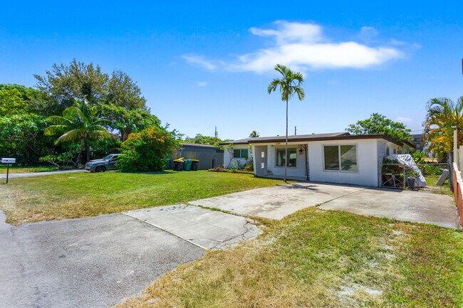 Building Photo - 2748 SW 46th Ct