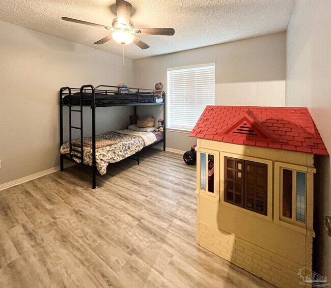Building Photo - 6843 Lake Charlene Dr