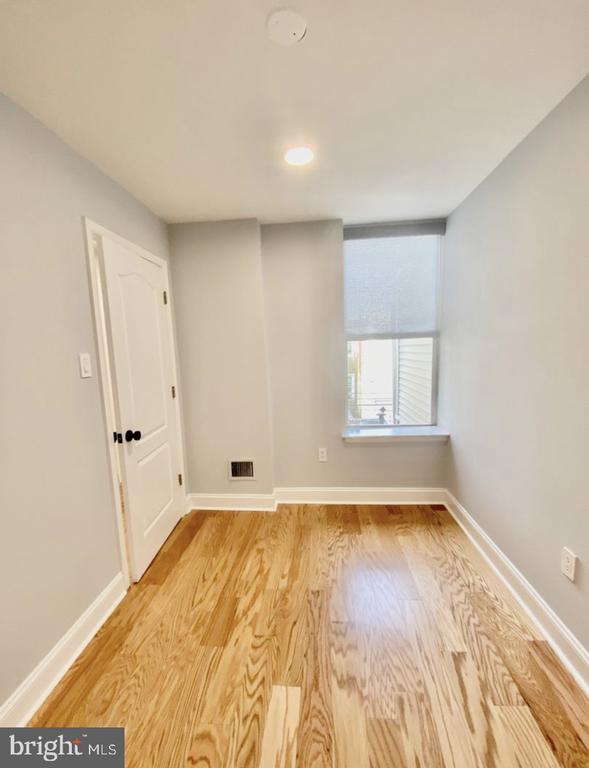 Building Photo - 209 Daly St