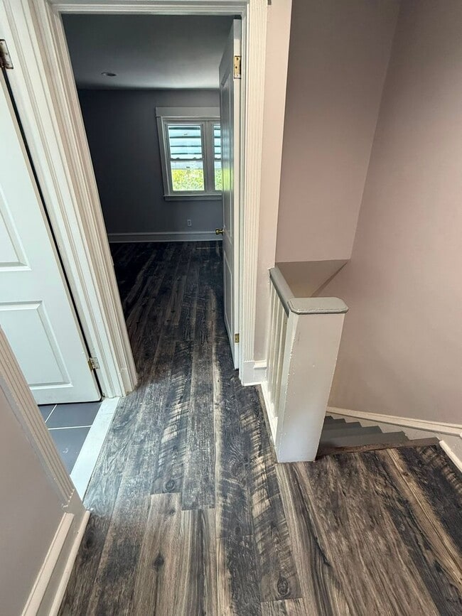 Building Photo - Spacious 2BR Home with Finished Basement  Central Air  $1,600/month