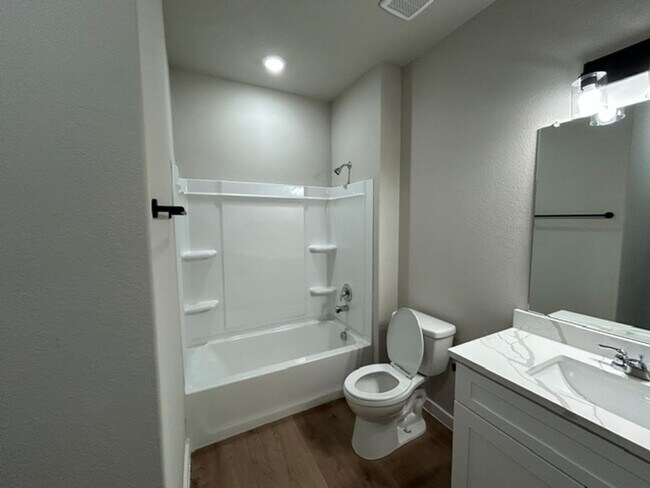 Building Photo - 9007 Glen Mont Dr