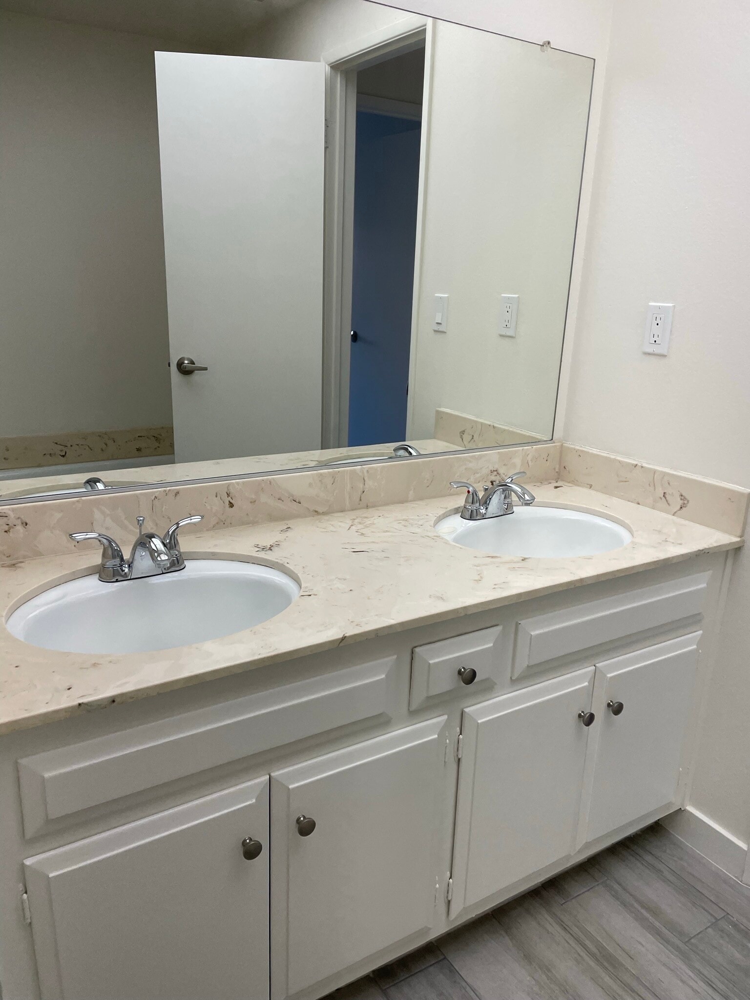 Dual Sinks in Guest Bathroom - 6052 Pat Ave