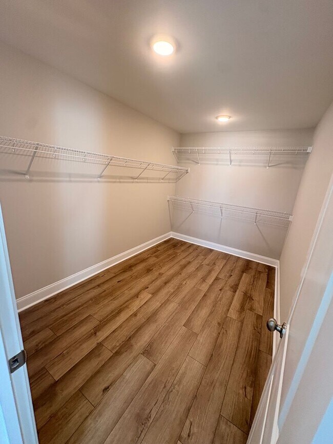 Building Photo - 112 Alva Ct