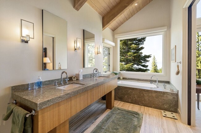 Building Photo - Tahoe Elegance