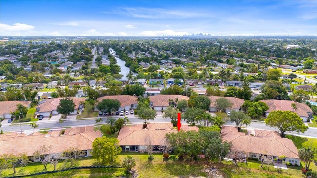 Building Photo - 2561 E Aragon Blvd