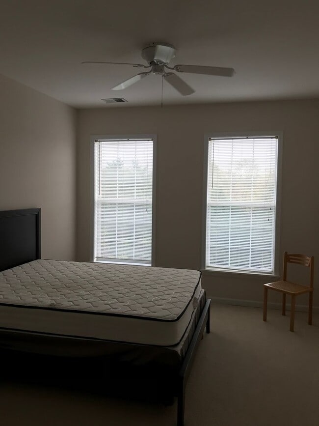 Building Photo - 260 Riverbend Drive 2 Bedroom 2 Bath Condo...
