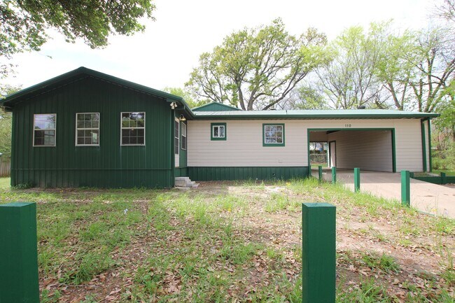 Building Photo - Coming Soon! 3 Bedroom 2 Bath in Bullard! Large Shop!